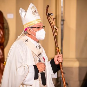 Arzobispo: Ver y tocar las heridas de Jesús en el mundo actual