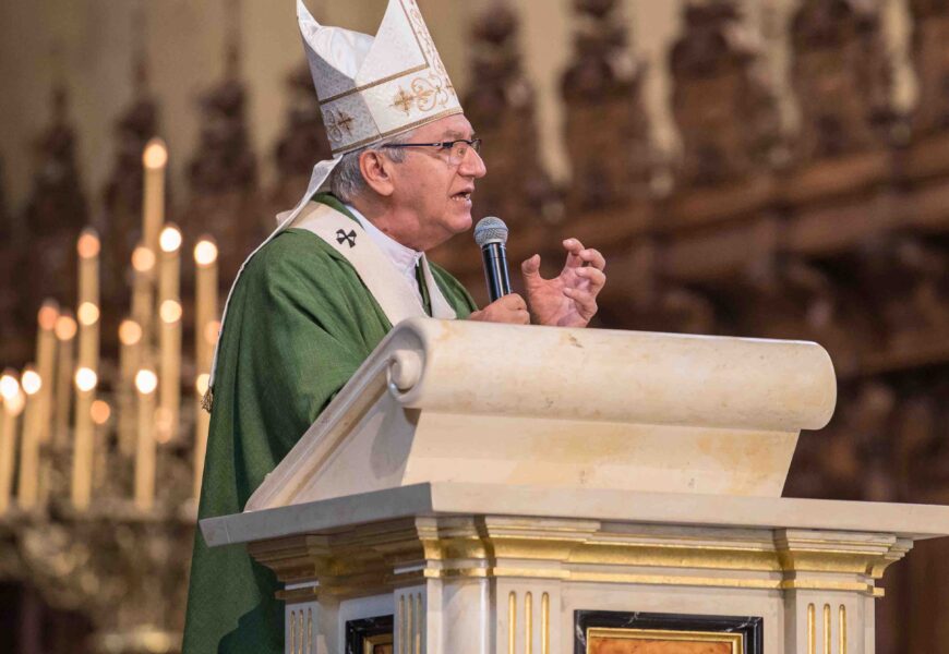 Arzobispo: La Iglesia doméstica es «hospital de campaña»