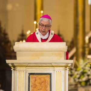 Arzobispo: Desechar las agresiones y los prejuicios que nos dividen
