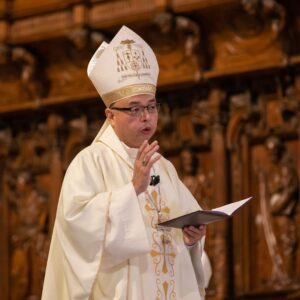 Mons. Salaverry: «Construir nuestra Iglesia desde la escucha mutua»
