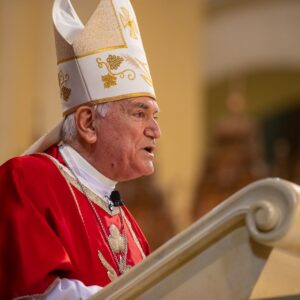 Mons. Girasoli: «La misión de la Iglesia es servir y compartir, no competir»