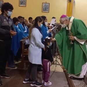 El reencuentro de Monseñor Castillo con la Parroquia La Virgen Medianera