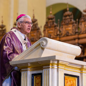 Mons. Castillo: «Llamados a ser renacidos del amor de Dios»