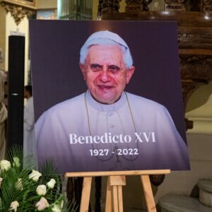 Mons. Castillo: Benedicto XVI. Grandeza de espíritu, hombre ilustre y humilde.