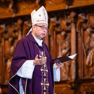 Mons. Salaverry: Vencer las tentaciones con la fuerza de la fe y la oración