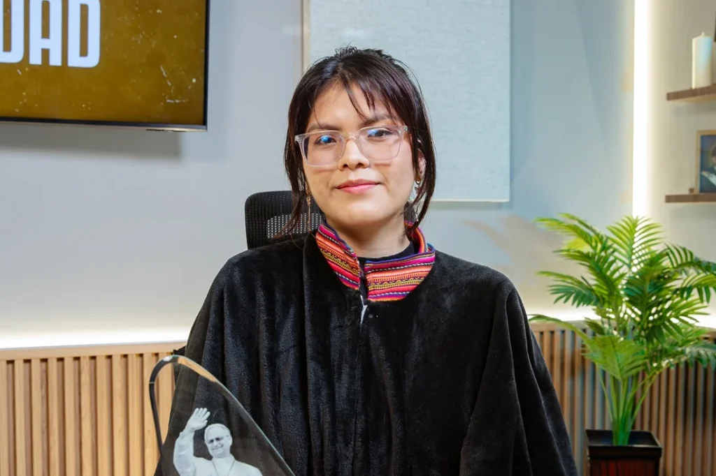 Ingrid Oropeza, directora vocal del coro Aguchita.