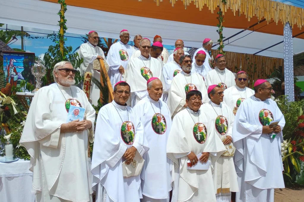 Obispo Robert Prevost (León XIV) durante la ceremonia de beatificación de Aguchita, en 2022 (La Florida, Junín)