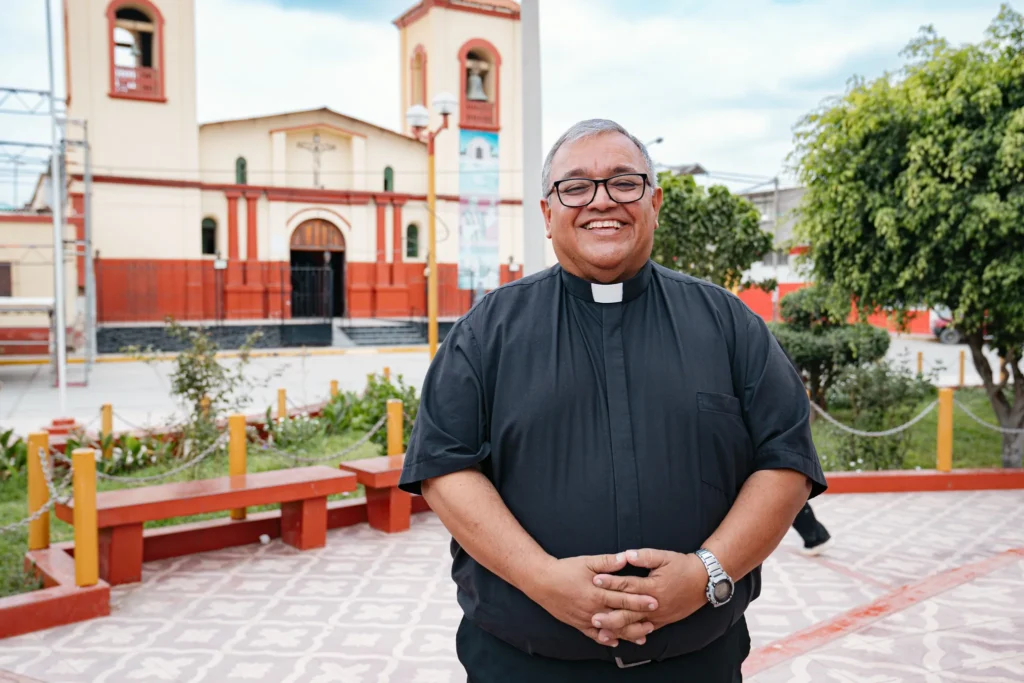 Padre David Farfán, párroco de Santo Toribio de Mogrovejo, en Zaña